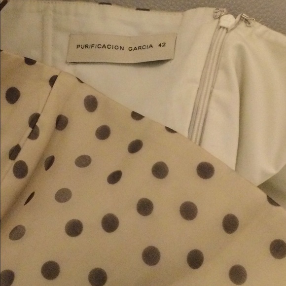 Long strapless dress in organza.Beige w/ brown polkadots.Spanish designer - Picture 3 of 4